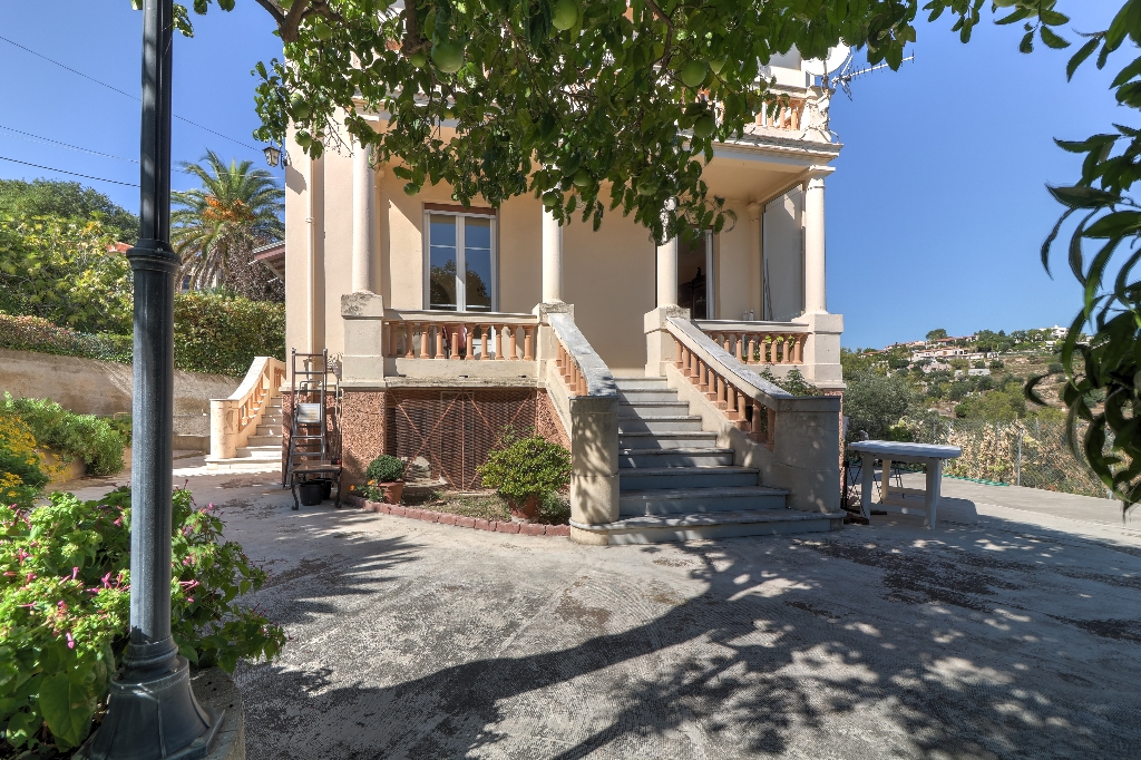 Villa Bourgeoise, grand terrain, saint Antoine de Ginestiere. Nice 06200