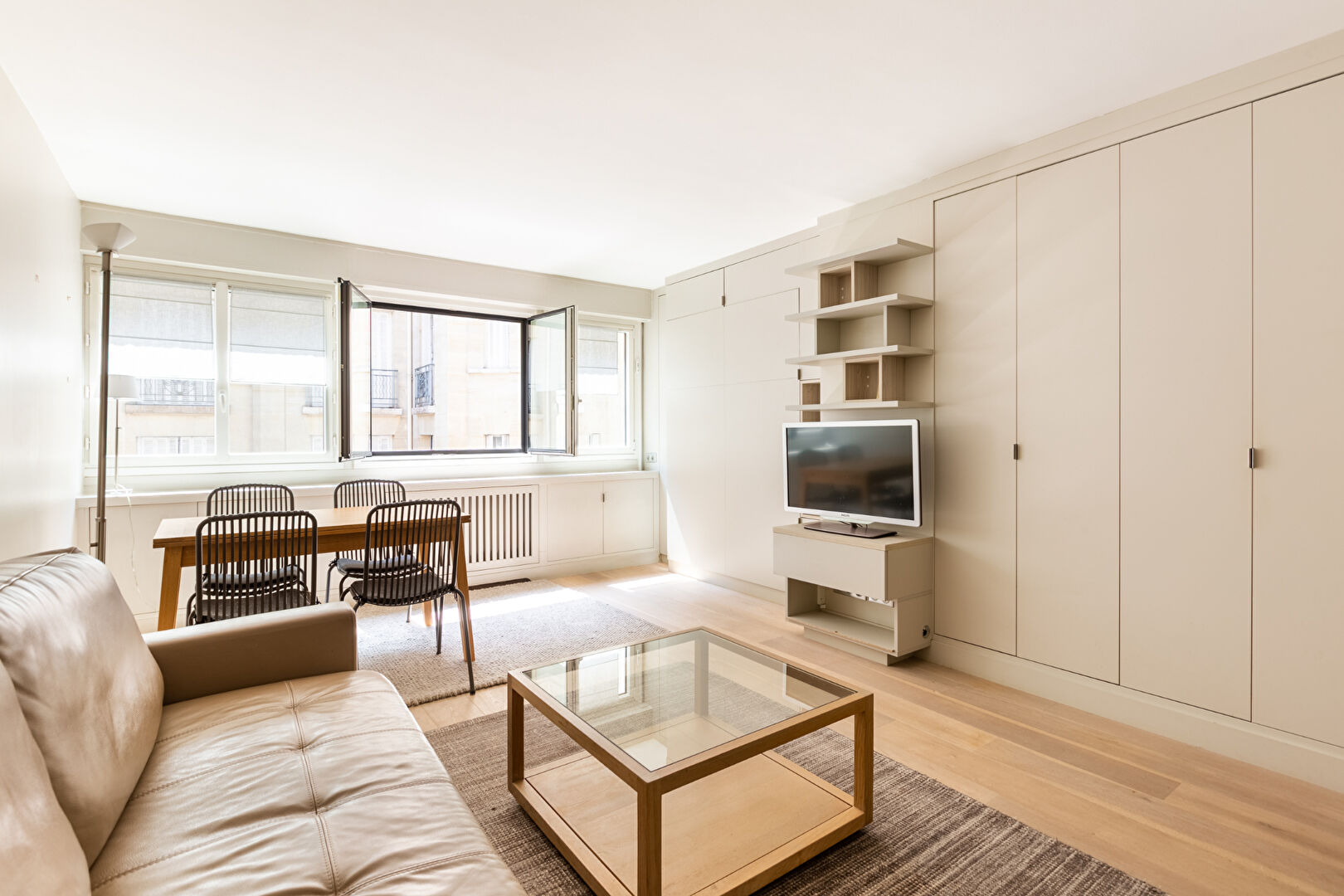 Agence immobilière de 
 LES LOGES IMMOBILIER WAGRAM - Les loges immobilier Wagram 
