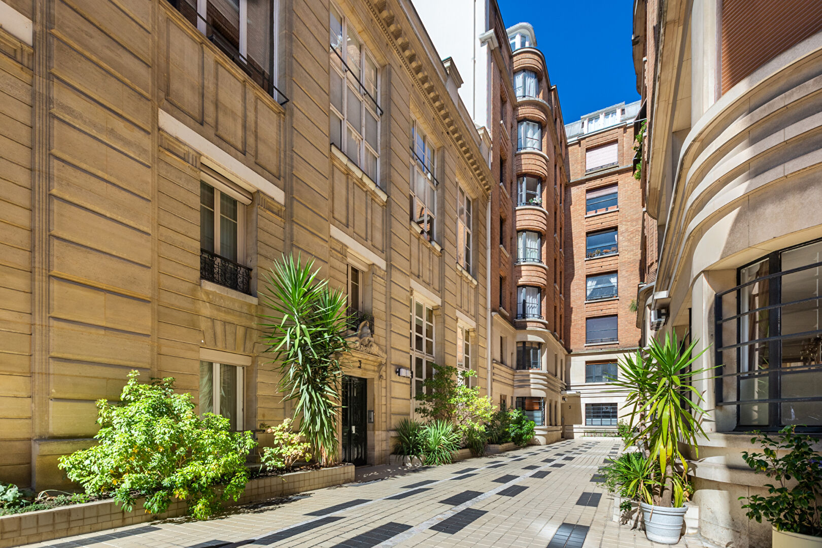 Agence immobilière de 
 LES LOGES IMMOBILIER WAGRAM - Les loges immobilier Wagram 
