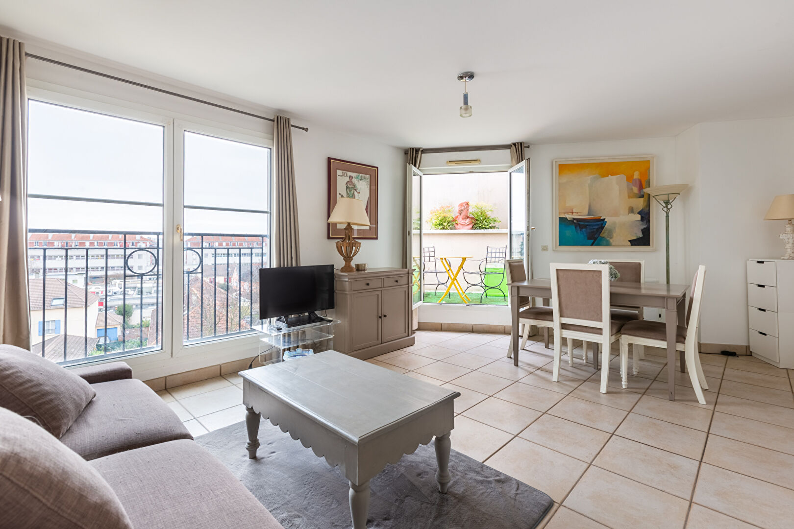 Agence immobilière de 
 LES LOGES IMMOBILIER WAGRAM - Les loges immobilier Wagram 
