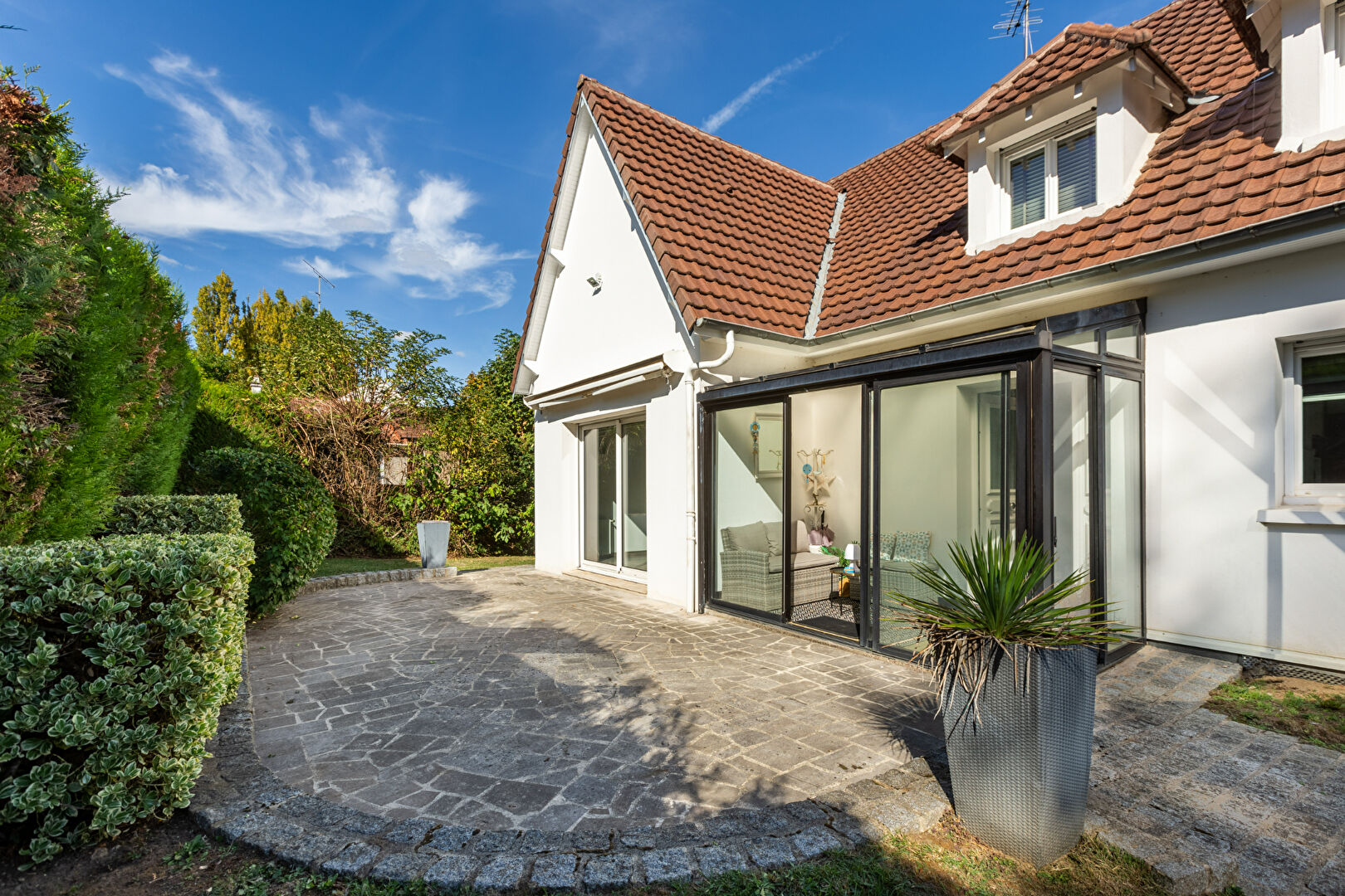 Agence immobilière de 
 LES LOGES IMMOBILIER WAGRAM - Les loges immobilier Wagram 
