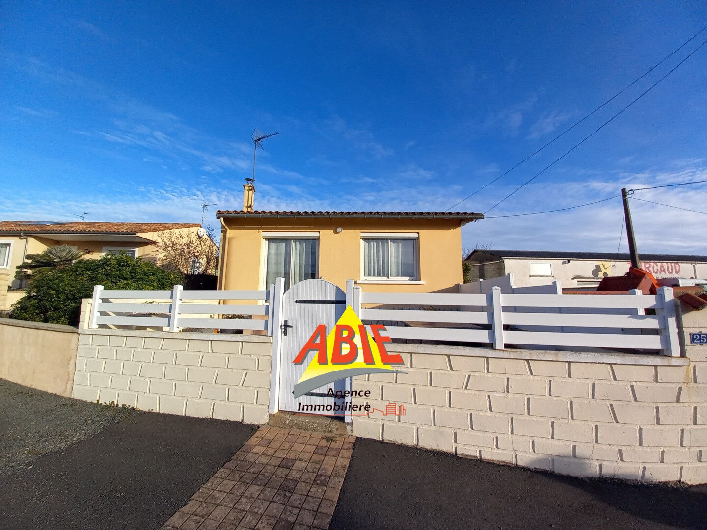 Photo Maison La Chataigneraie 4 pièce(s) 70 m2 utiles image 1/6