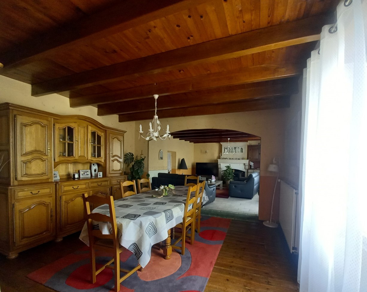 Photo Maison  en pierres Saint Pompain, 178 m², 4 chambres, terrain, garage image 2/6