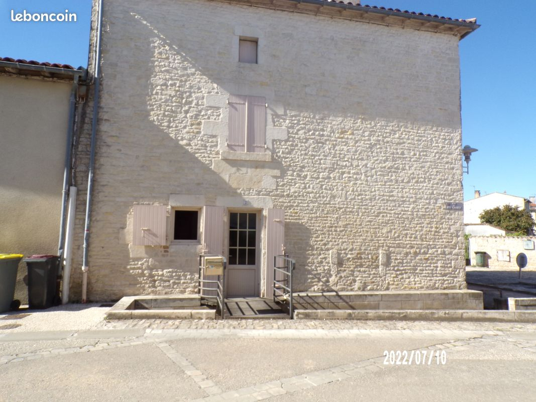 Photo Maison en pierre  5 pièces de 101 m2  à FRONTENAY Rohan Rohan image 2/6