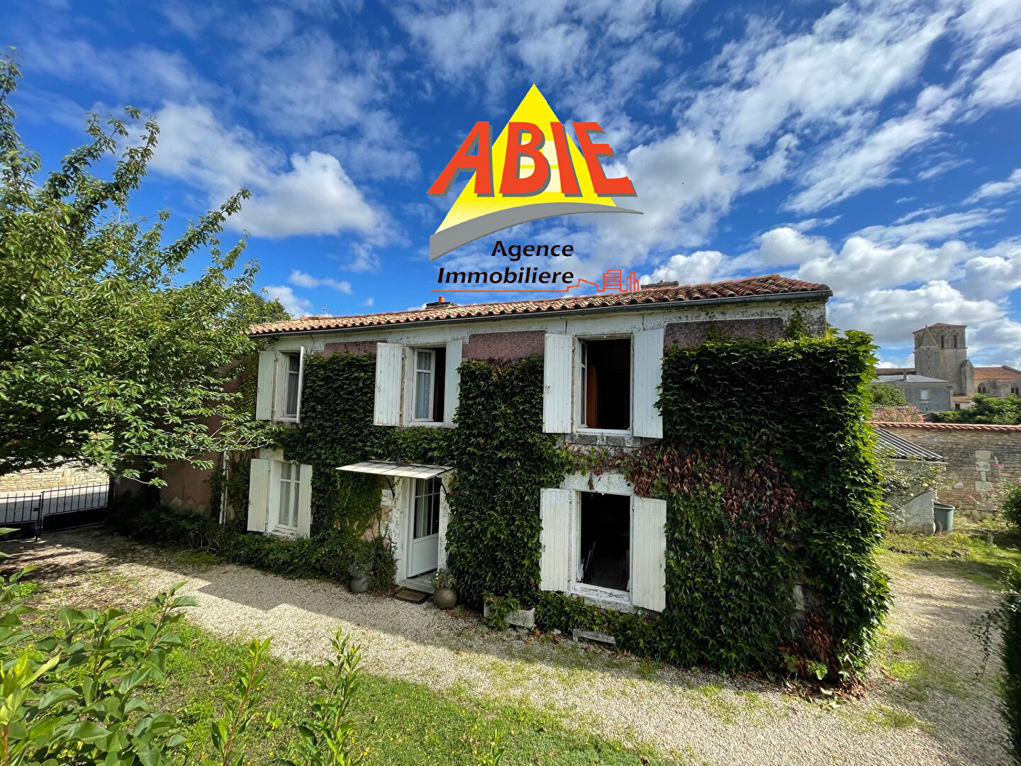 Maison  bourg de Benet