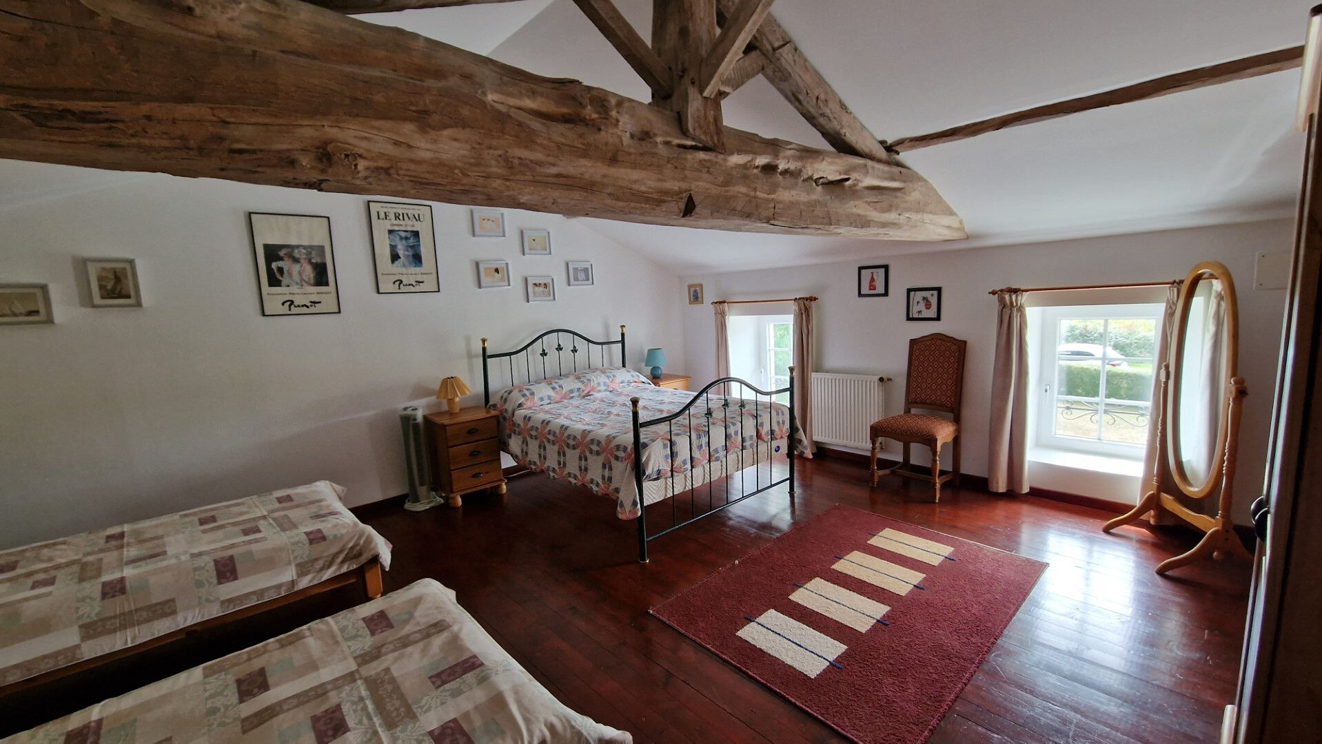 Photo Maison en pierre et gîte à La Chapelle Thémer image 4/6