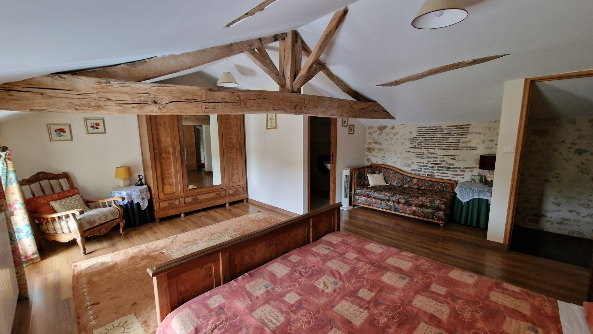 Photo Maison en pierre et gîte à La Chapelle Thémer image 5/6