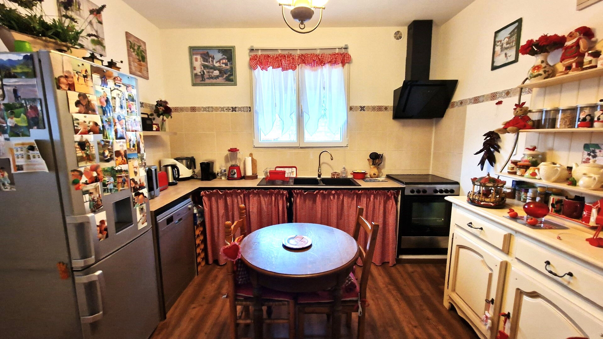 Photo Maison en pierre Centre-ville Fontenay Le Comte 7 pièce(s) 3 chambres 111 m2 avec jardin et garage image 4/6