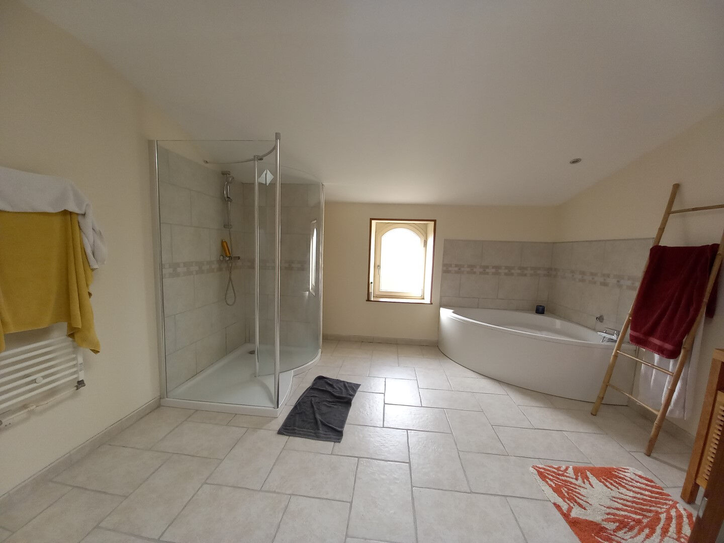 Photo Maison bourg de Saint Laurs  environ 195 m2, terrain 2000m², trois chambres, un bureau image 6/6