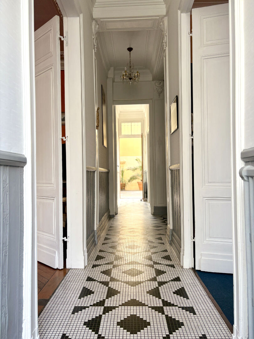Photo Maison Bourgeoise St Genès 8 pièces - 179 m2 image 2/6