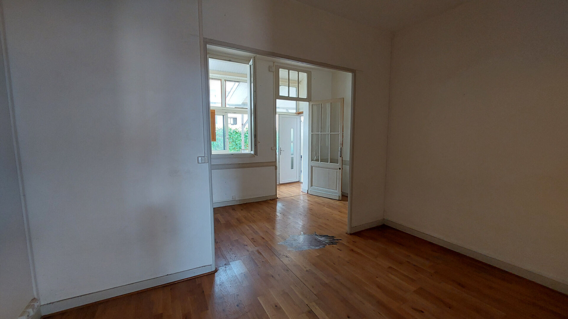 Photo Bordeaux - Quartier Nansouty / Bergonié | T2 lumineux de 49 m² dans immeuble en pierre. image 3/6