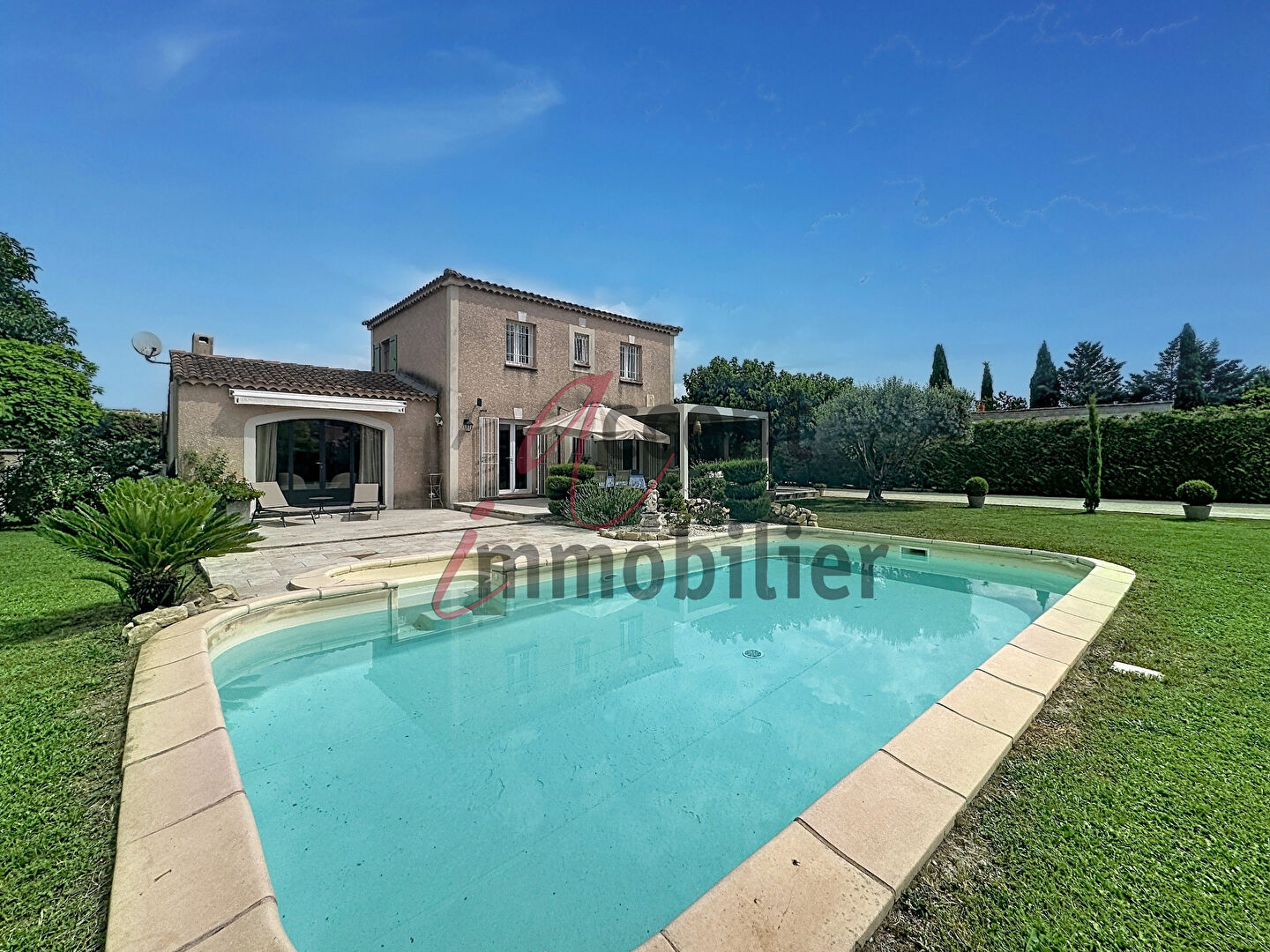 Mollégès, villa de 130m² avec piscine sur 1200m² de terrain