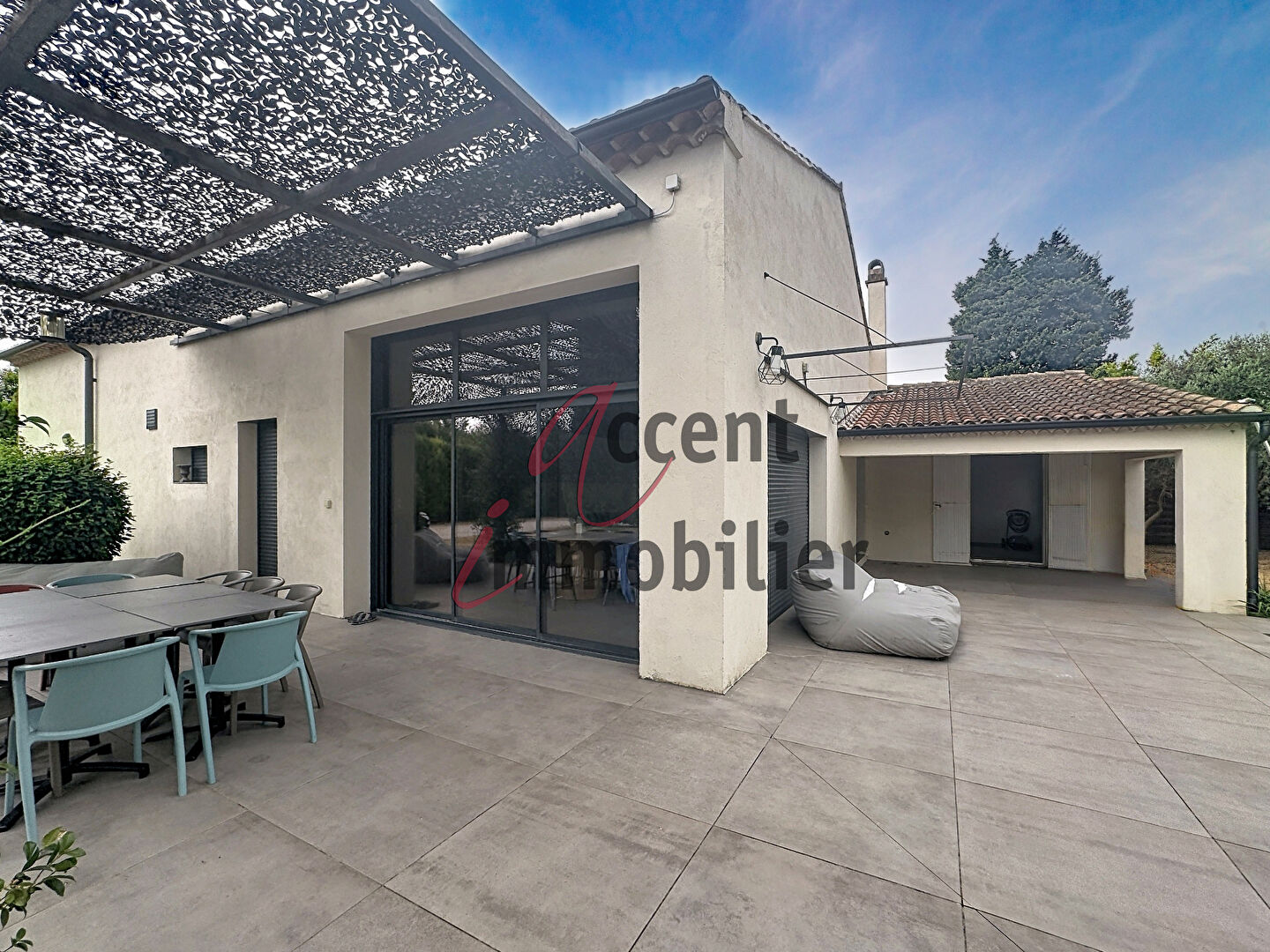 Mollégès, maison 135m² + 23m² de dépendance, piscine, garage,1200 m² de terrain