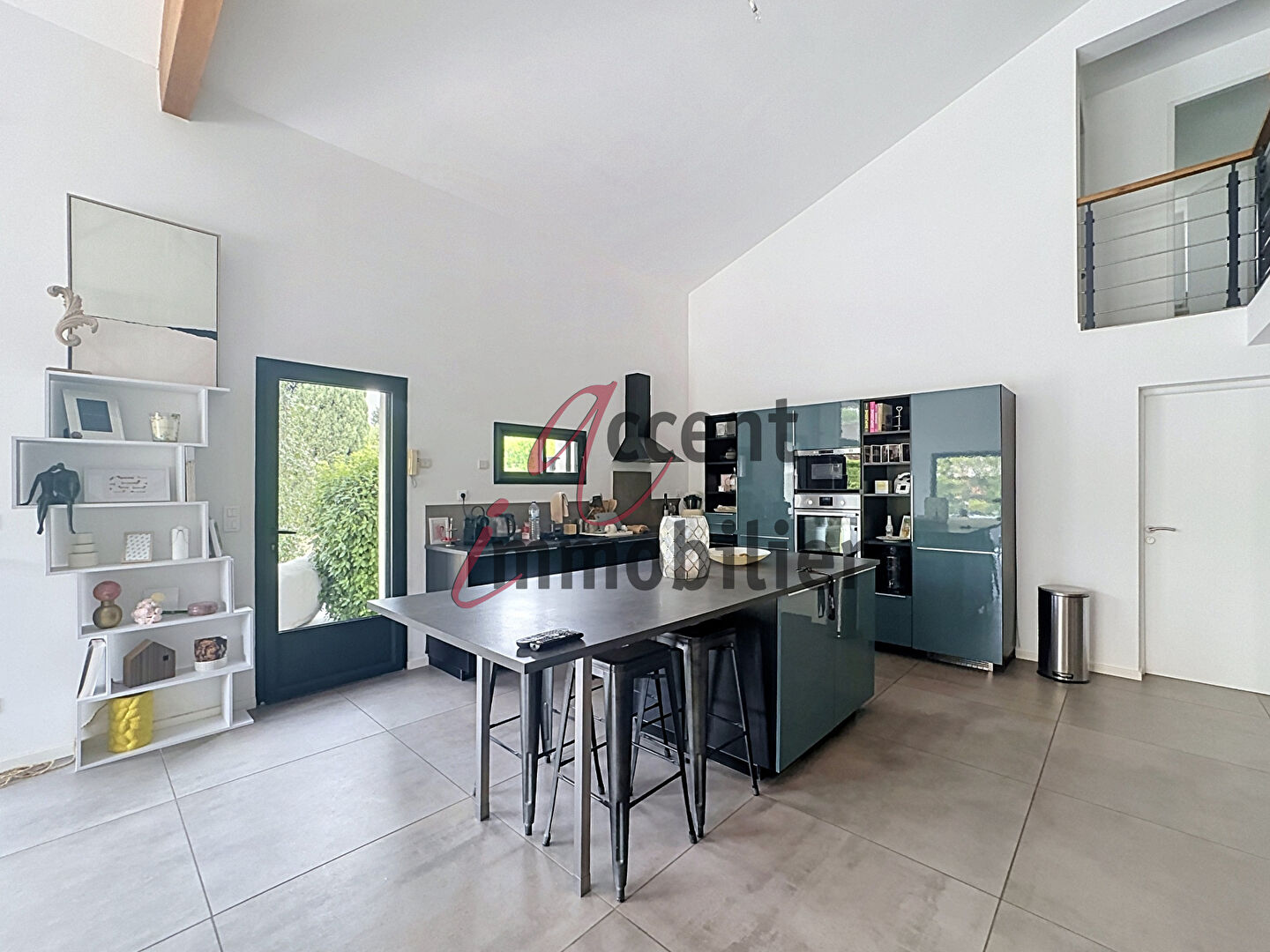 Mollégès, maison 135m² + 23m² de dépendance, piscine, garage,1200 m² de terrain