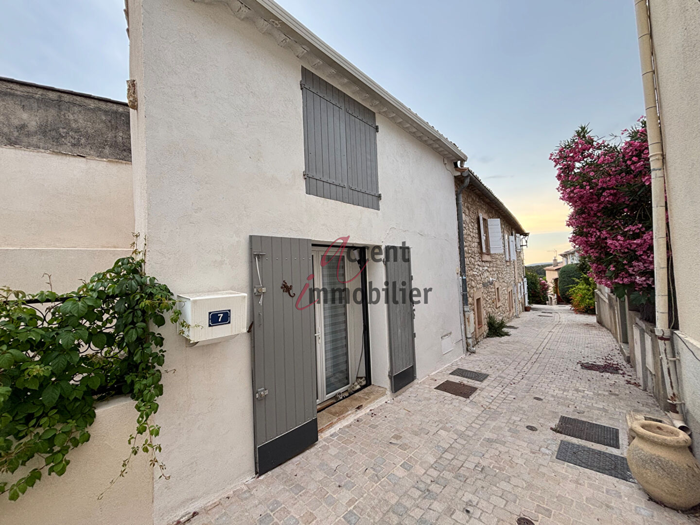 EXCLUSIVITE : VENELLES - Maison T3 entièrement rénovée dans le vieux village