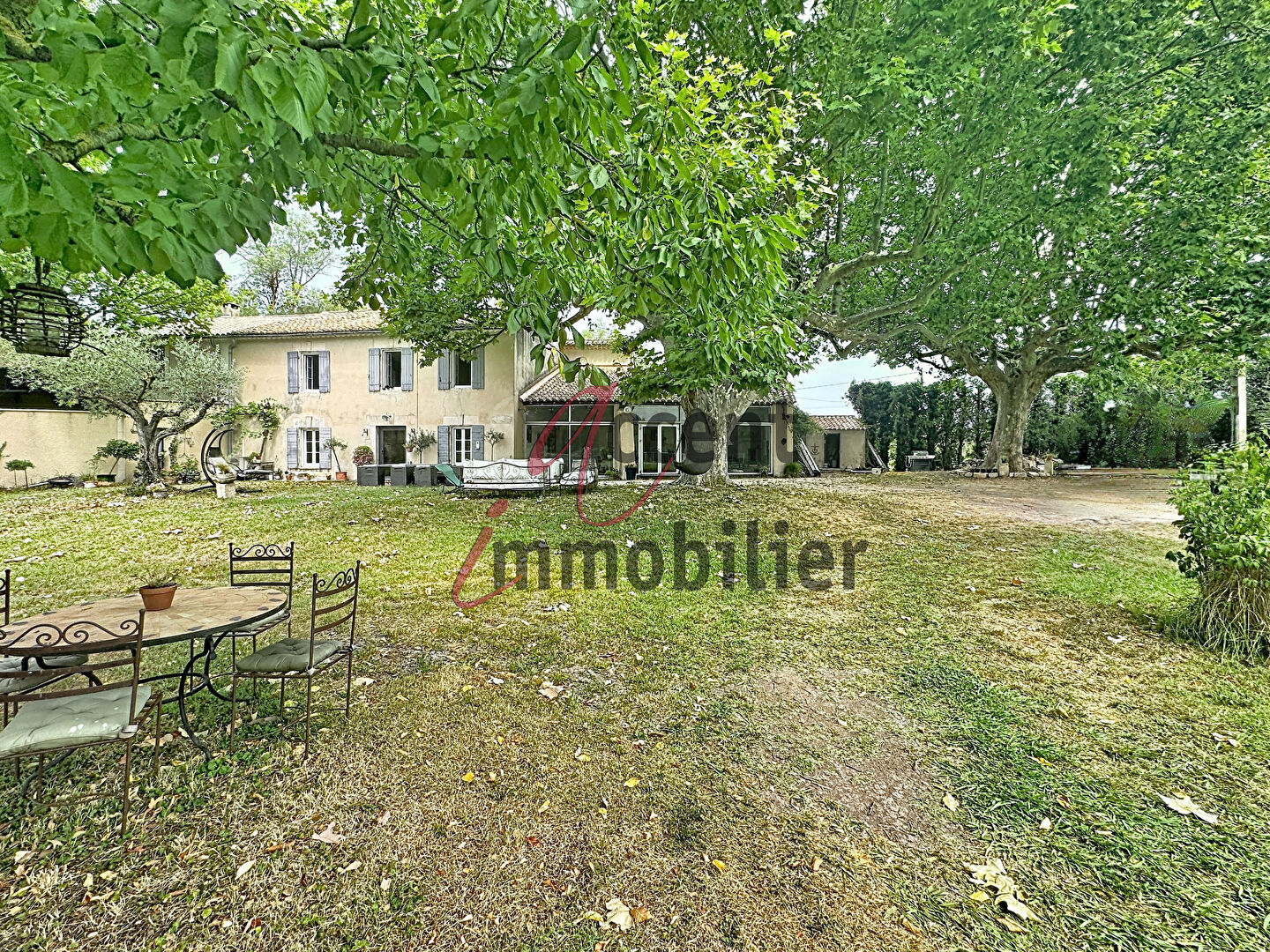 Mollégès, partie de mas de 263m² avec piscine