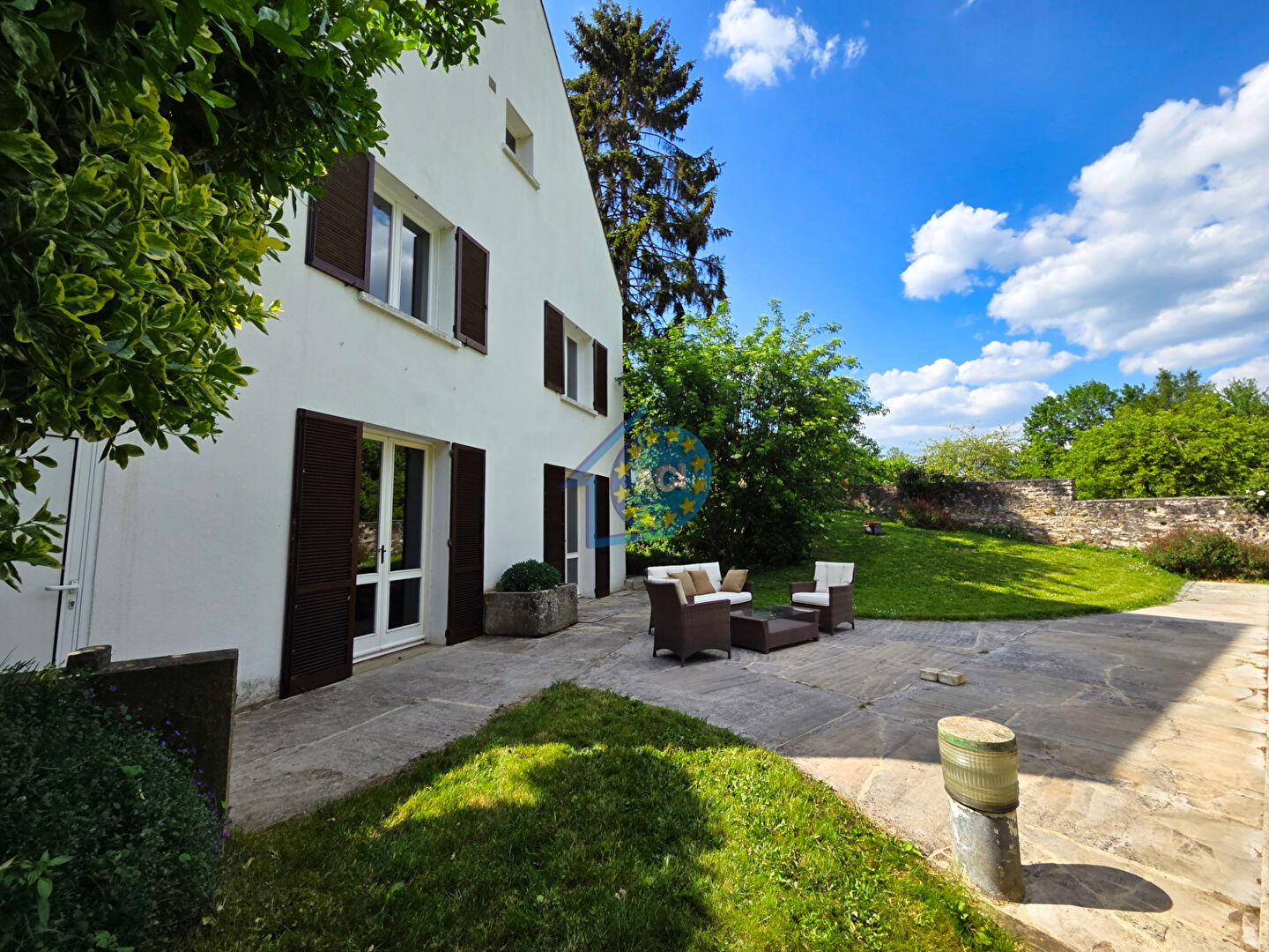 Photo Maison d'architecte 383 m² - 4800 m² de terrain - piscine couverte chauffée - garage double image 1/6