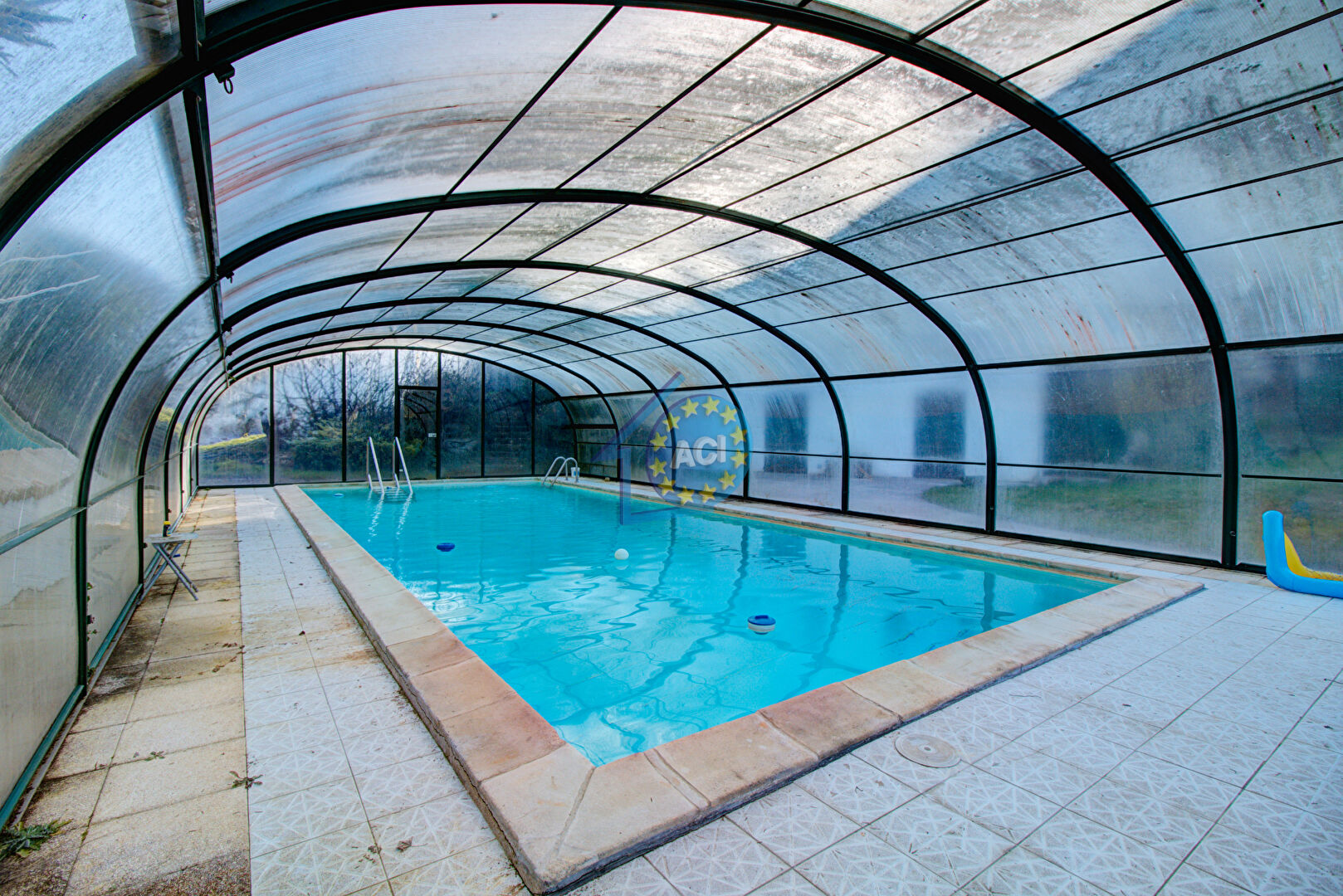 Photo Maison d'architecte 383 m² - 4800 m² de terrain - piscine couverte chauffée - garage double image 5/6