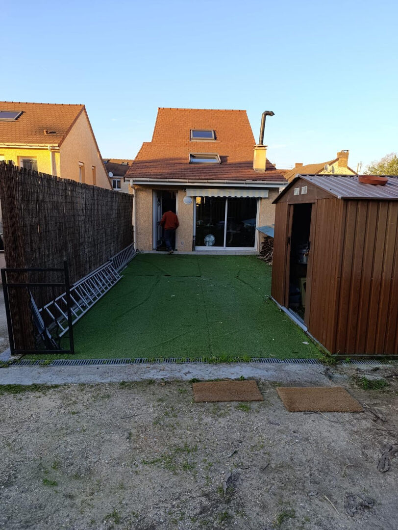 MAISON  appartement triples 80 M²  3 chambres jardinet MEZIERES SUR SEINE