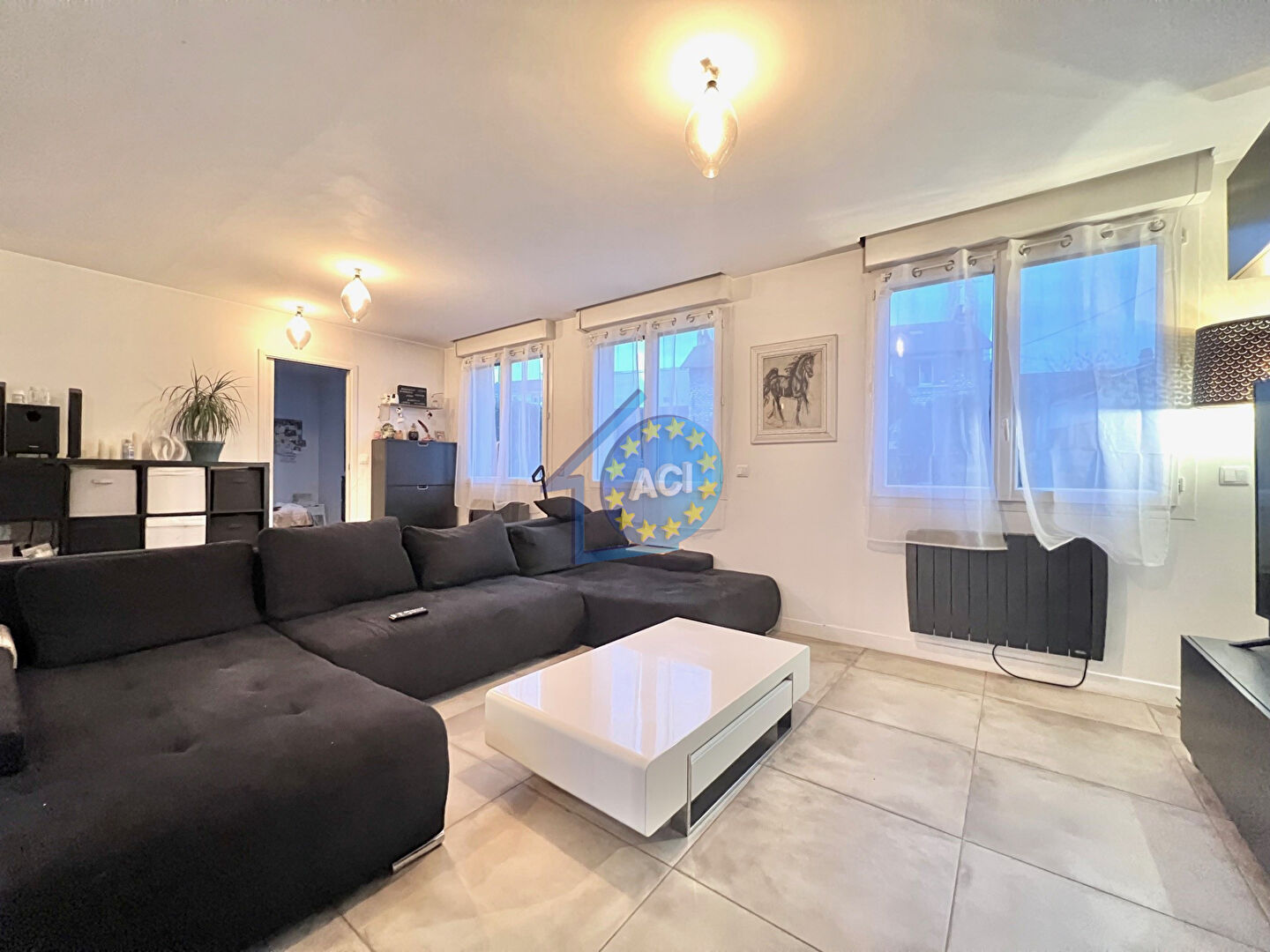 Mantes la Ville, Appartement de type F4, 65m² Hab, Gare SNCF