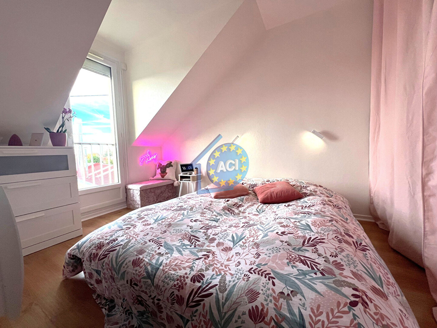 Photo Appartement Mantes La Ville 3 pièces 63.12 m² Gare SNCF place du marché image 2/6