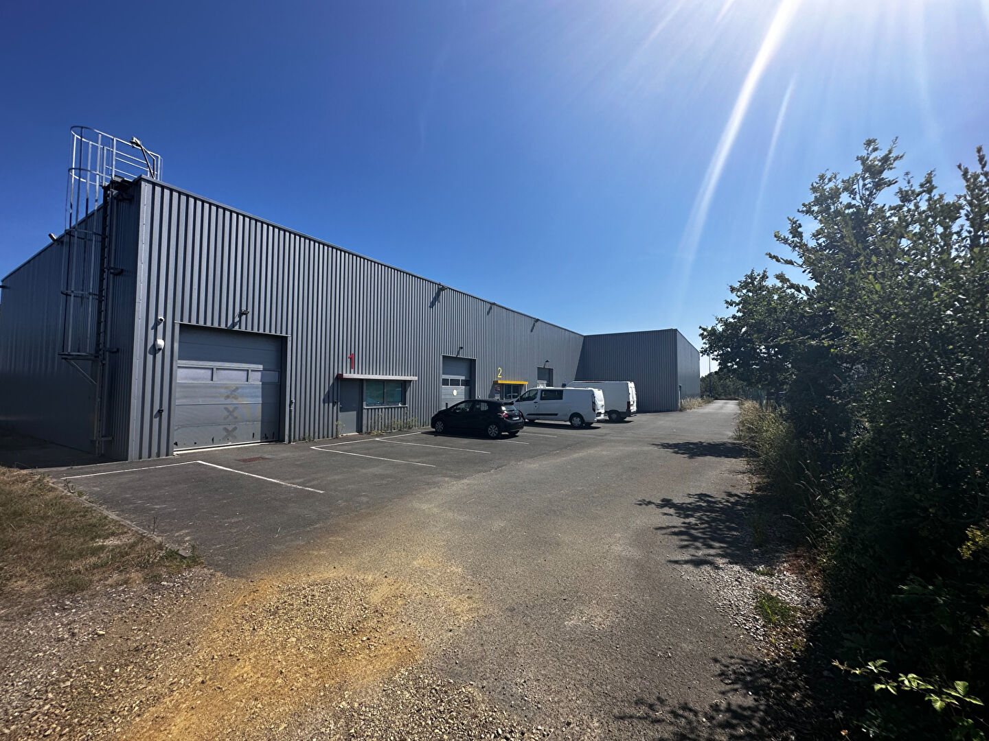 BÂTIMENT ARTISANAL AVEC FORTE RENTABILITÉ LOCATIVE