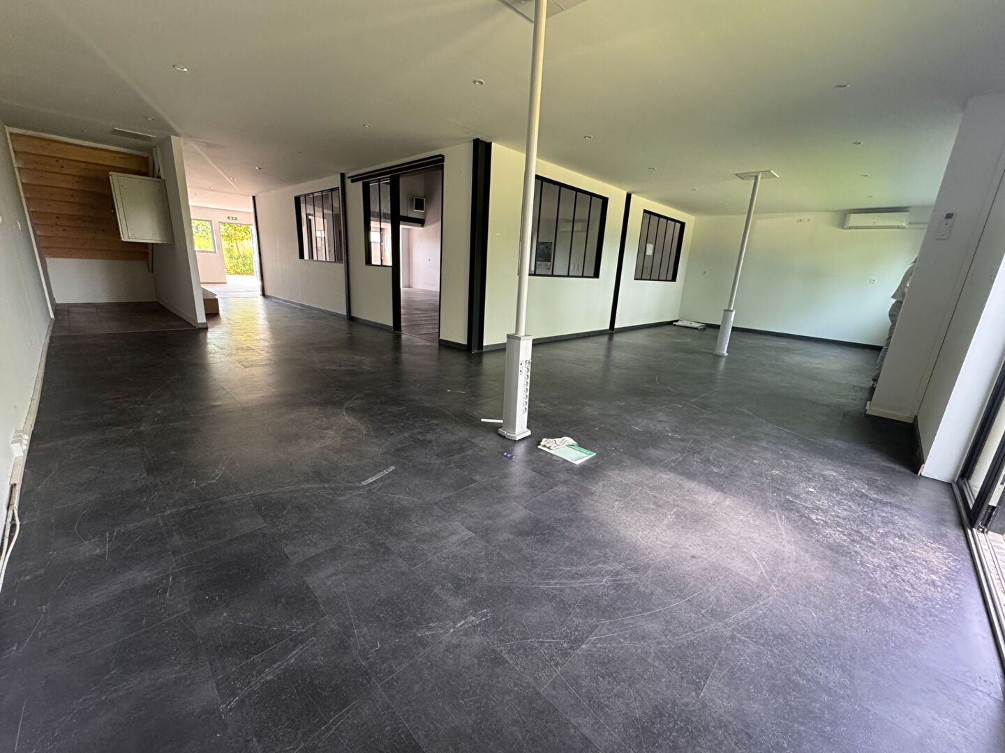 Photo BÂTIMENT ARTISANAL AVEC FORTE RENTABILITÉ LOCATIVE image 3/5