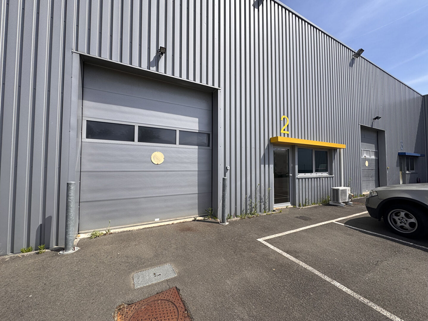 LOCAL POFESSIONNEL 200 M² - ZONE DE  LA LANDETTE