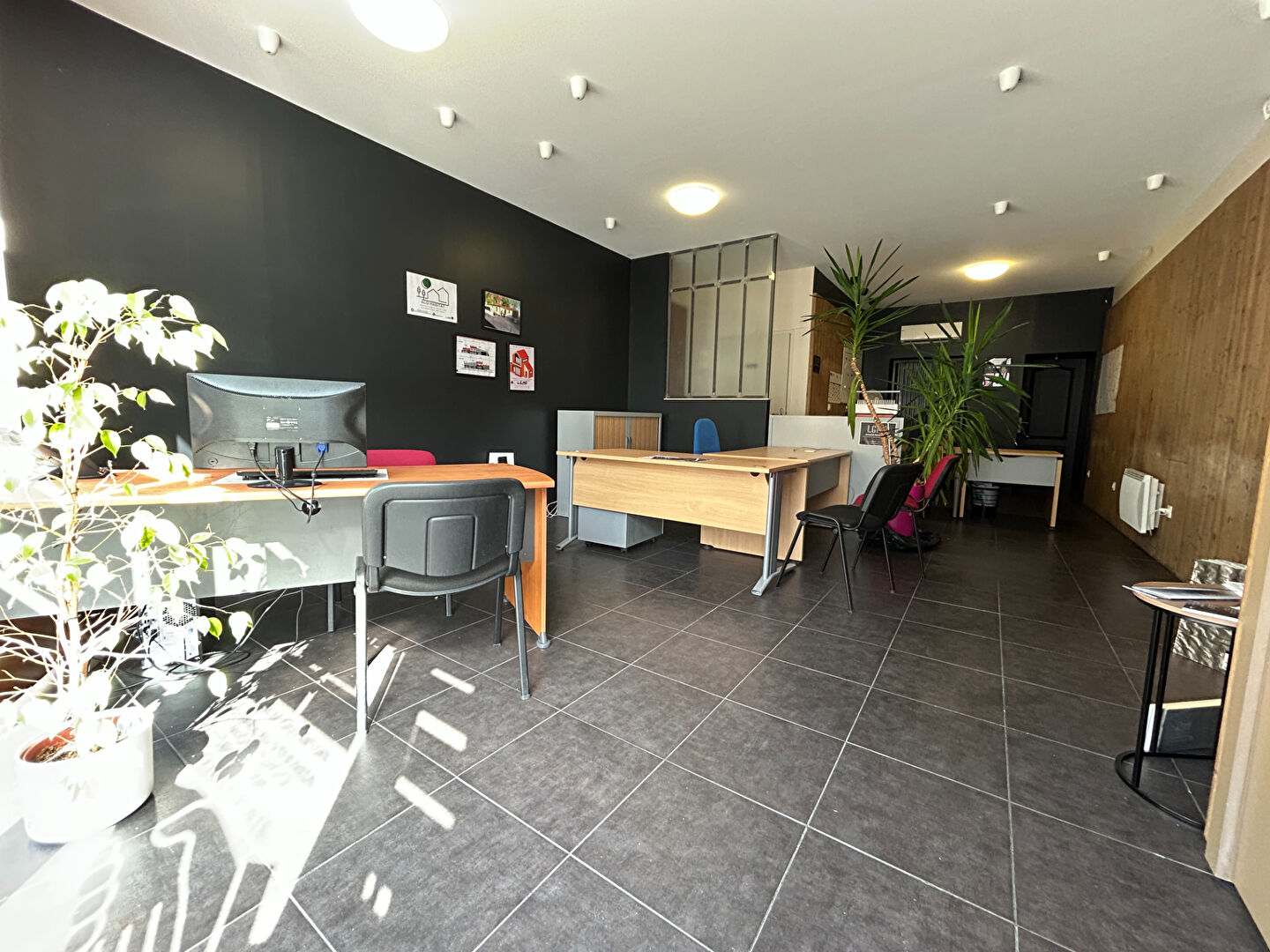 Photo LOCAL PROFESSIONNEL + APPARTEMENT - HYPER CENTRE image 2/4