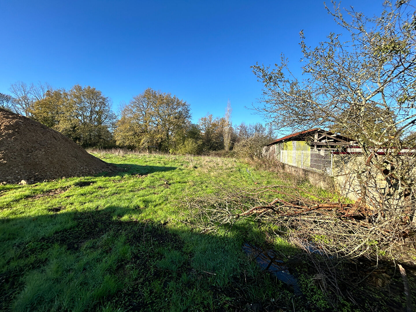 A 5 MIN DE LA ROCHE SUR YON - TERRAIN 564 M² - VIABILISE