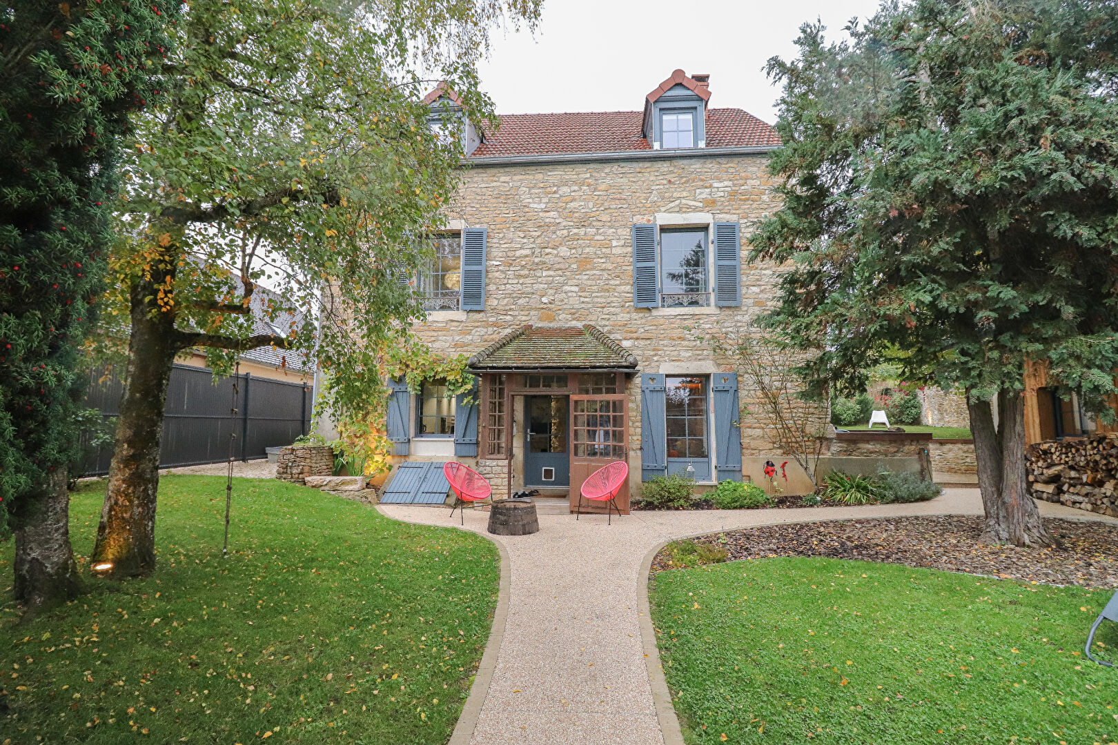 MAISON T6 AVEC DEPENDANCE - FIXIN