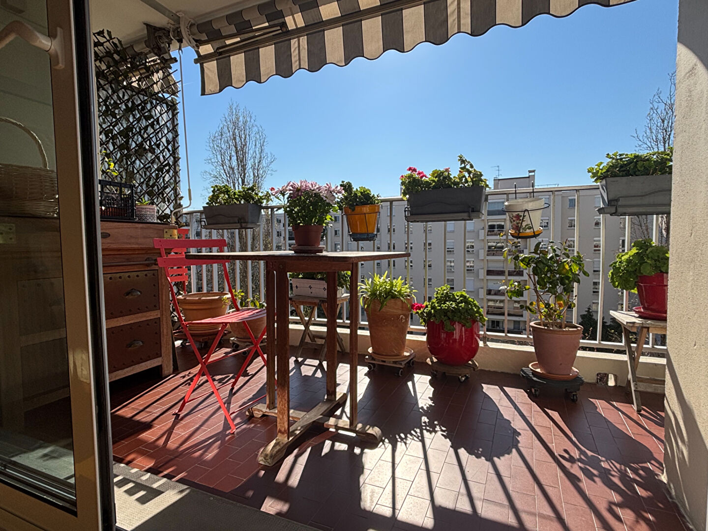 Agence immobilière de 
 ADRESSE EN VILLE - Adresse en ville 
