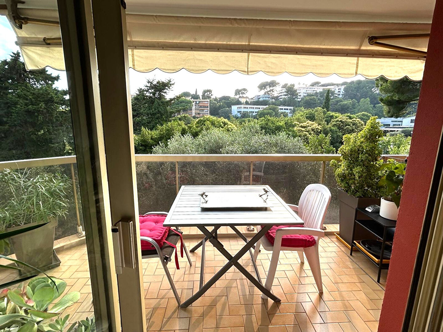 Agence immobilière de 
 ADRESSE EN VILLE - Adresse en ville 
