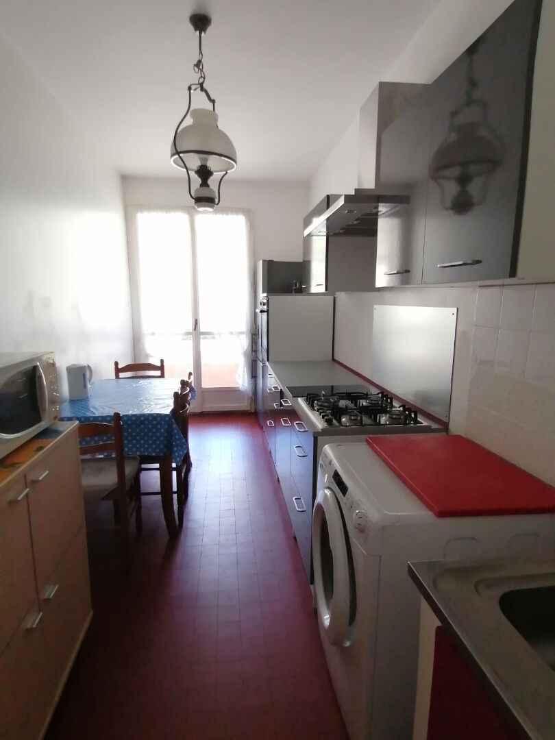 Photo Bastia Location Grand T2 meublé avec Terrasse - Ascenseur - Parking privatif - Cave image 5/6