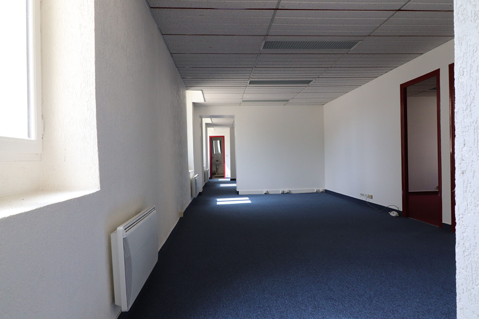 Photo BUREAUX 109  m2 - LE PORT-MARLY CENTRE image 2/6