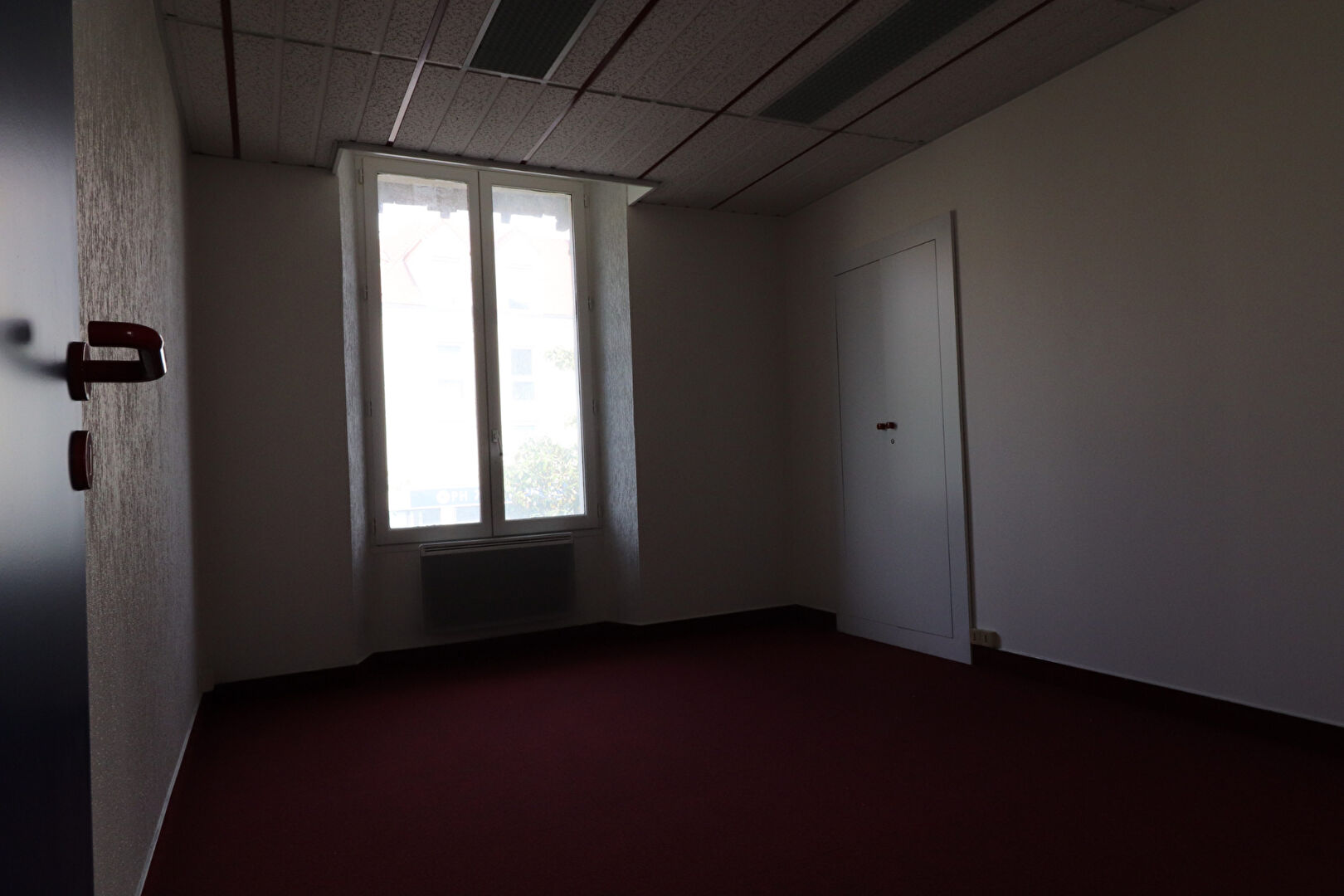 Photo BUREAUX 109  m2 - LE PORT-MARLY CENTRE image 4/6