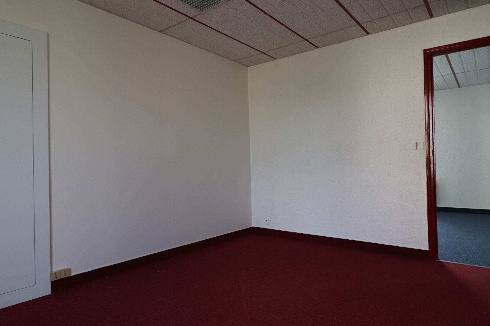 Photo BUREAUX 109  m2 - LE PORT-MARLY CENTRE image 5/6