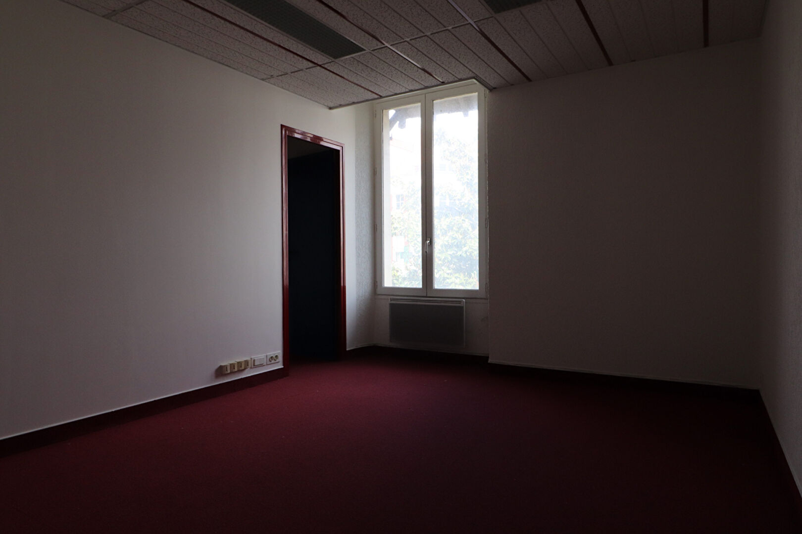 Photo BUREAUX 109  m2 - LE PORT-MARLY CENTRE image 6/6
