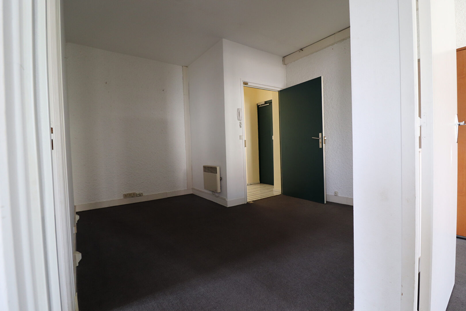 Photo BUREAUX 64 m2 - LE PORT-MARLY image 2/6