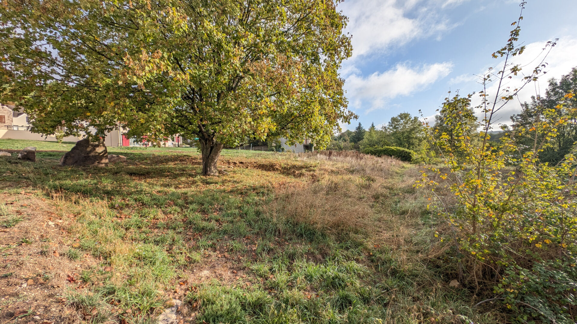 À VENDRE TERRAIN À BÂTIR À VILLENEUVE-SUR-BELLOT !