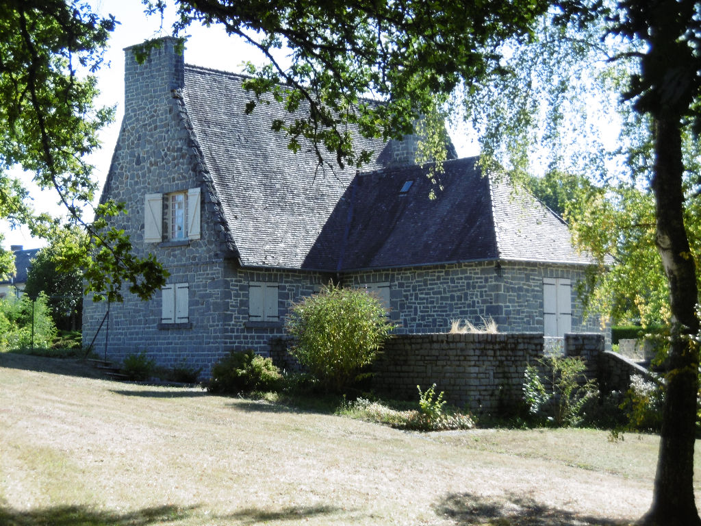 MAISON D'ARCHITECTE EN PIERRES DE TAILLE SaintSulpicelesChamps 23480
