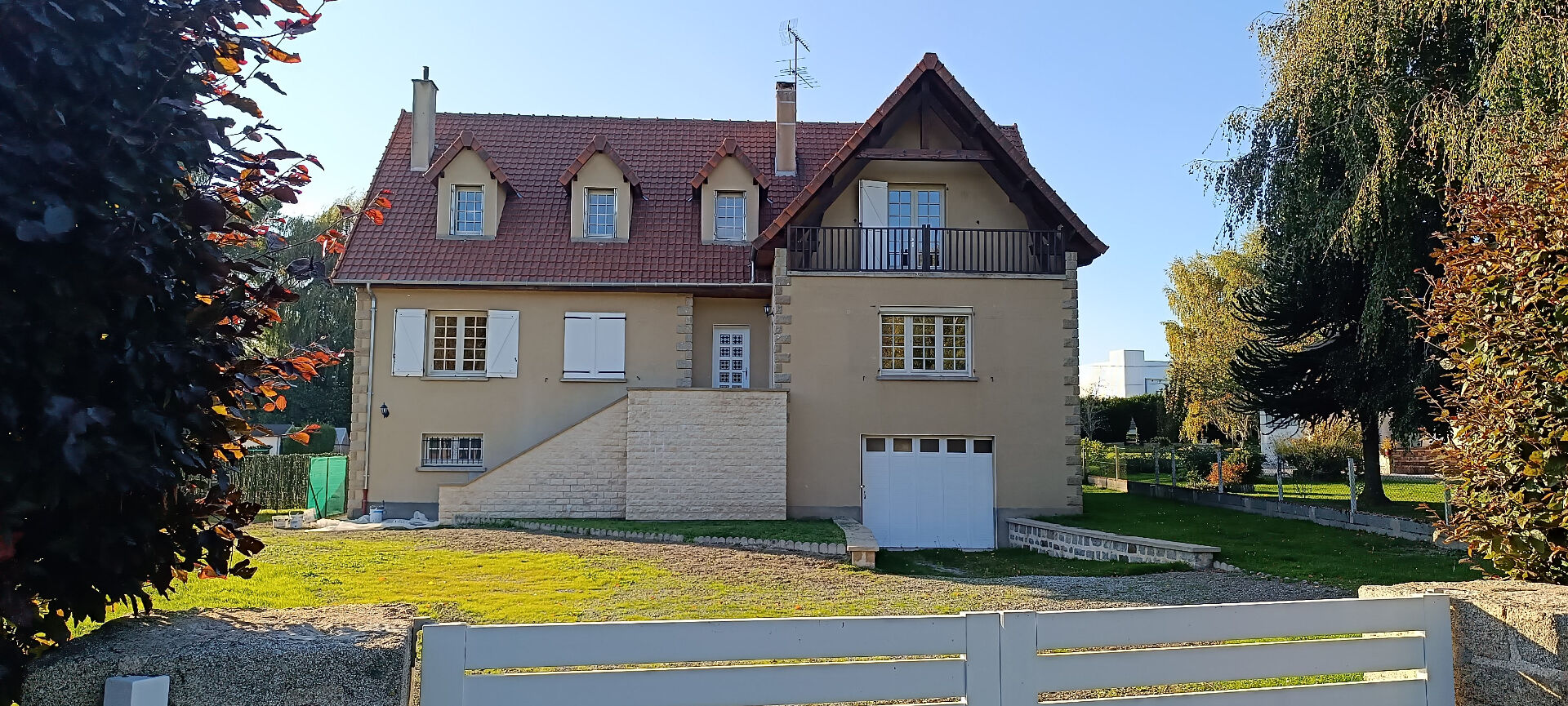 Très beau pavillon, belle prestations avec poêles à granulés et poêle à bois