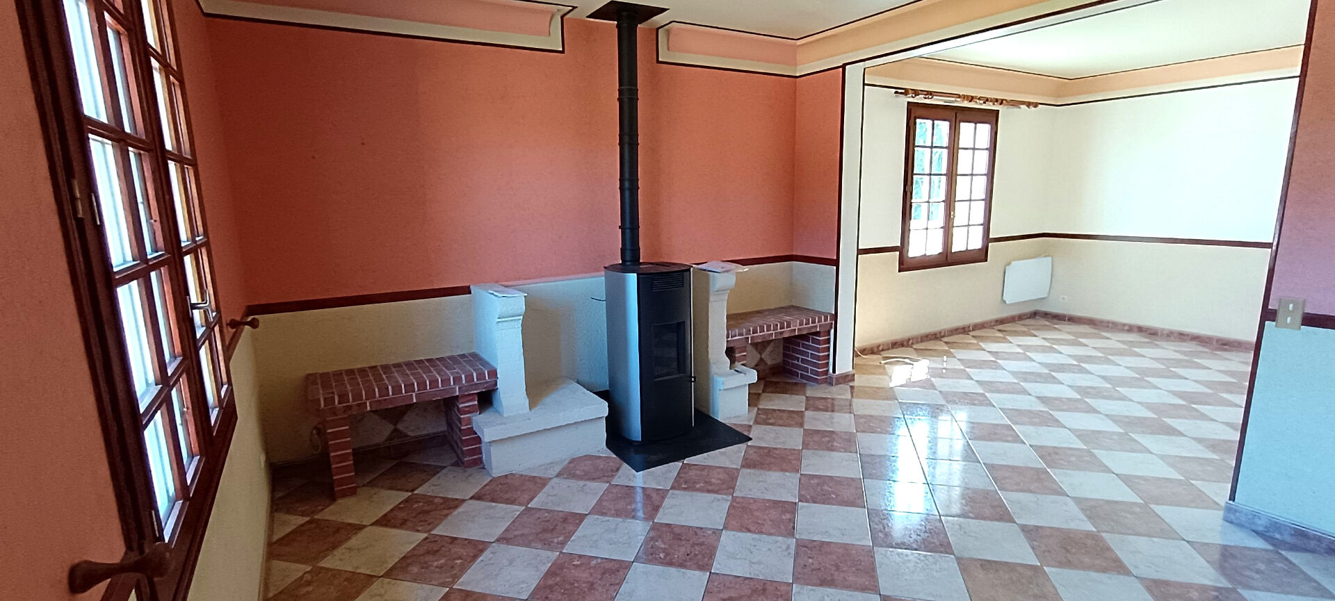 Photo Très beau pavillon, belle prestations avec poêles à granulés et poêle à bois image 3/6