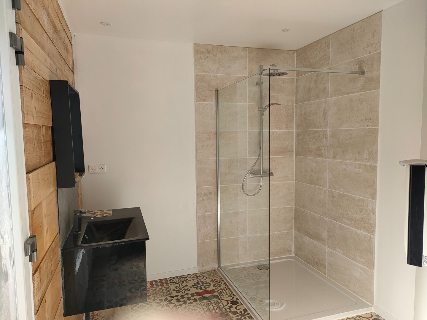 Photo GRANDE MAISON AVEC DEPENDANCES  ET TERRAIN ATTENANT image 5/6