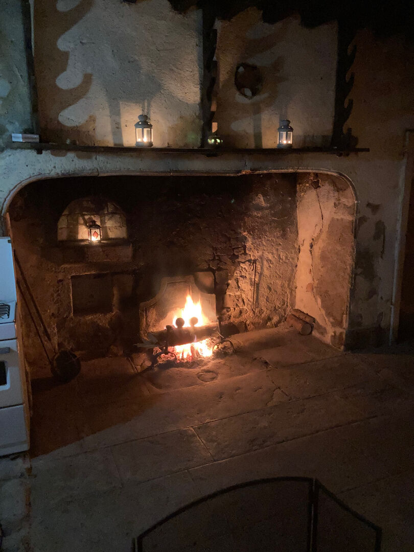 Photo MAISON EN PIERRES - BELLE CHEMINEE image 2/6