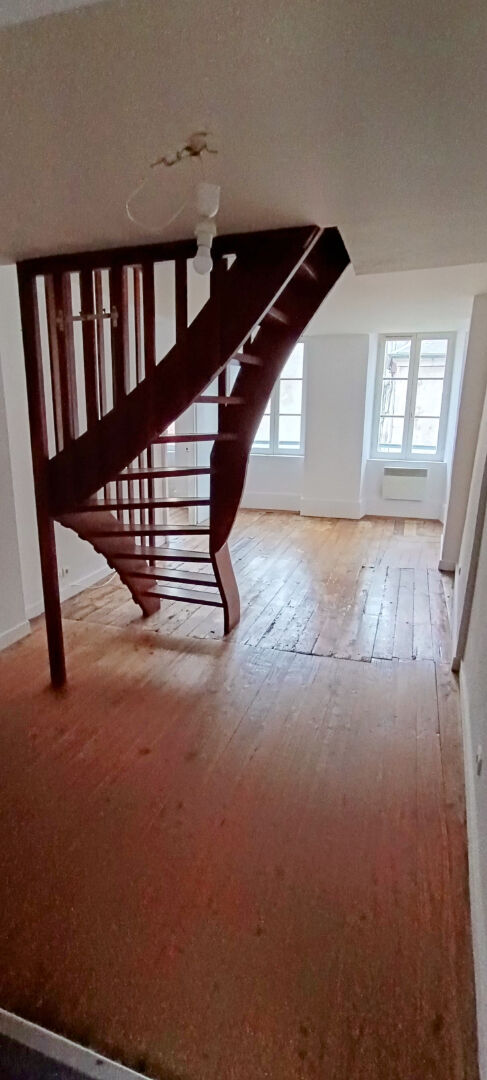 Photo Centre ville Aubussson, Appartement Duplex avec terrasse image 5/6