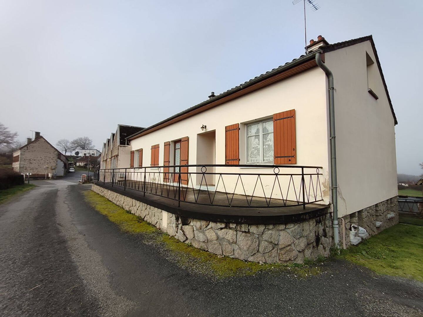 MAISON DE PLAIN PIED ET LOCAL ARTISANAL OU COMMERCIAL