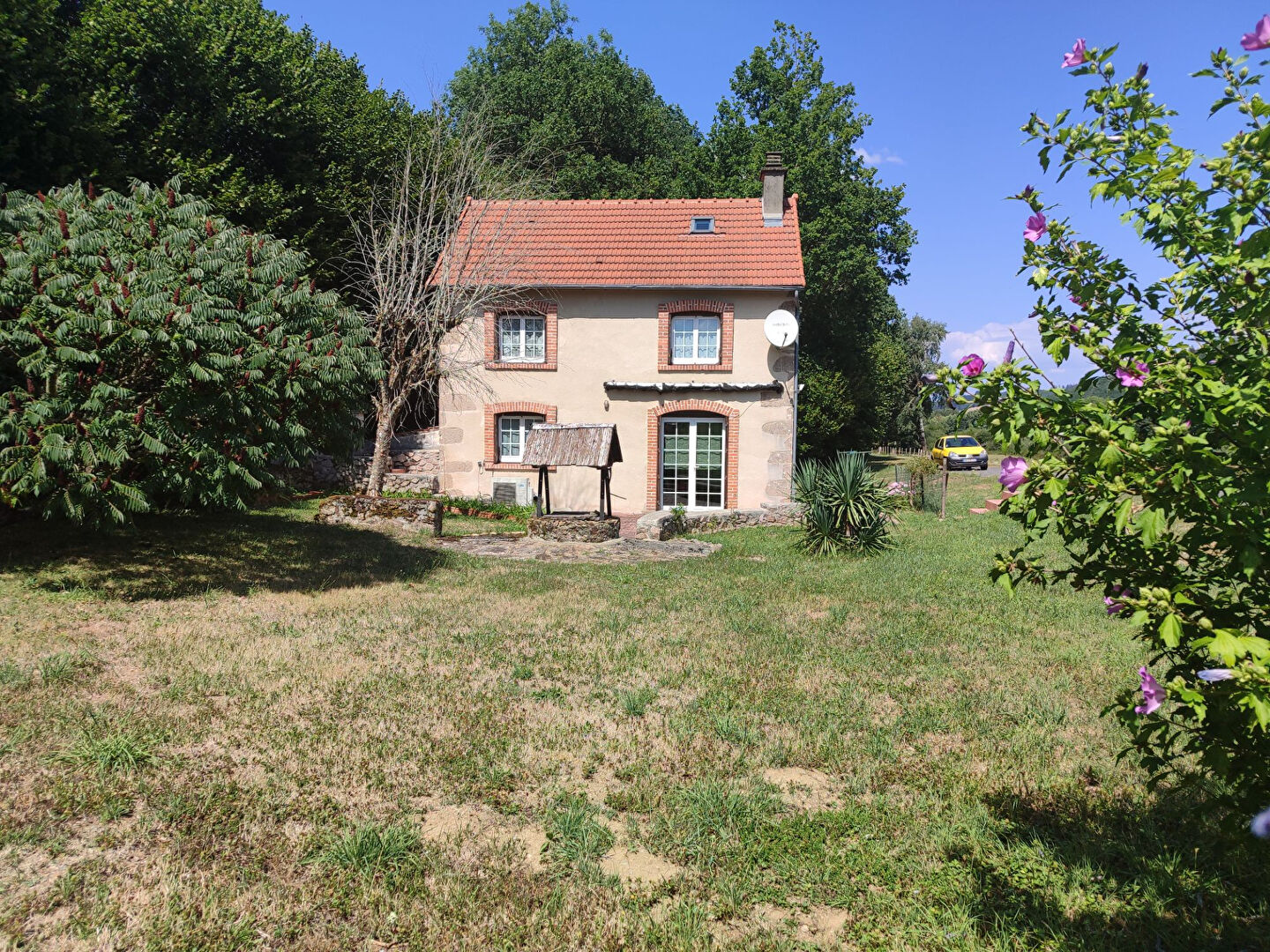 UNE MAISON LUMINEUSE QUI S'OUVRE SUR UNE CAMPAGNE GENEREUSE
