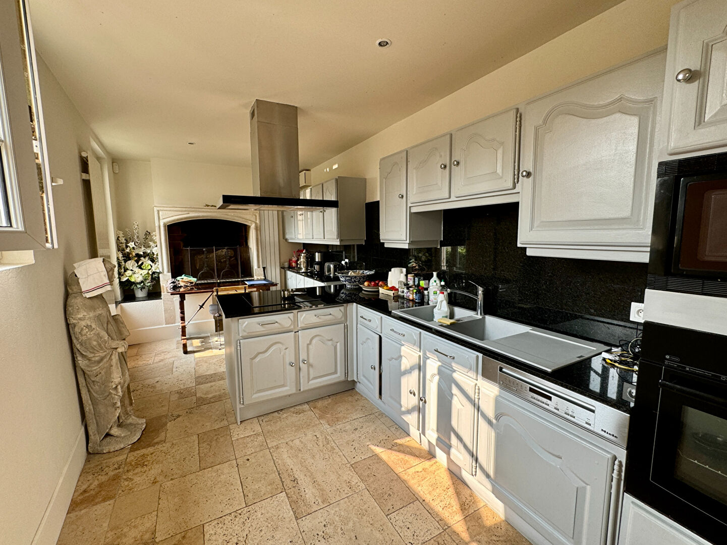 Photo LOUÉ PAR L'AGENCE. Coeur du centre ville de Montfort image 3/6