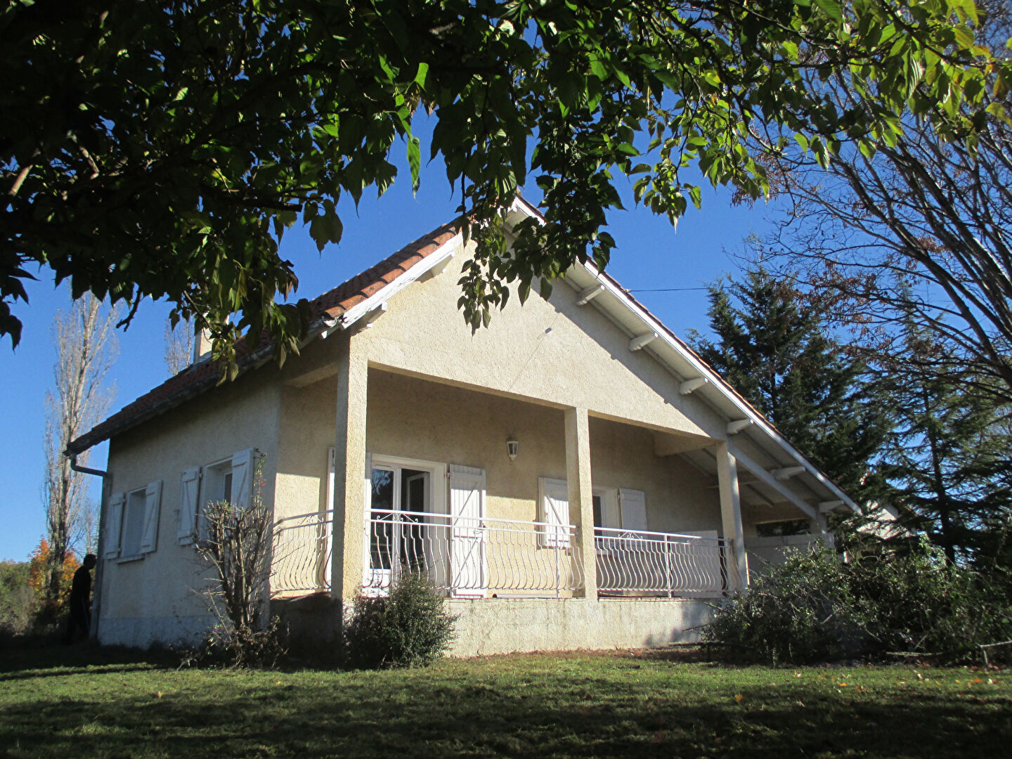 Photo Maison avec joli terrain image 1/6